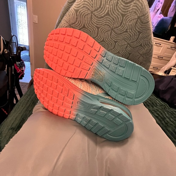 White and Teal Athletic Sneakers - Picture 5 of 7